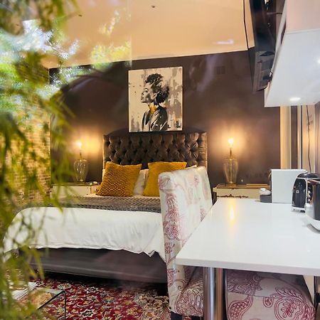 Art-Inspired Bedroom Close To Cbd Mossel Bay Exteriör bild