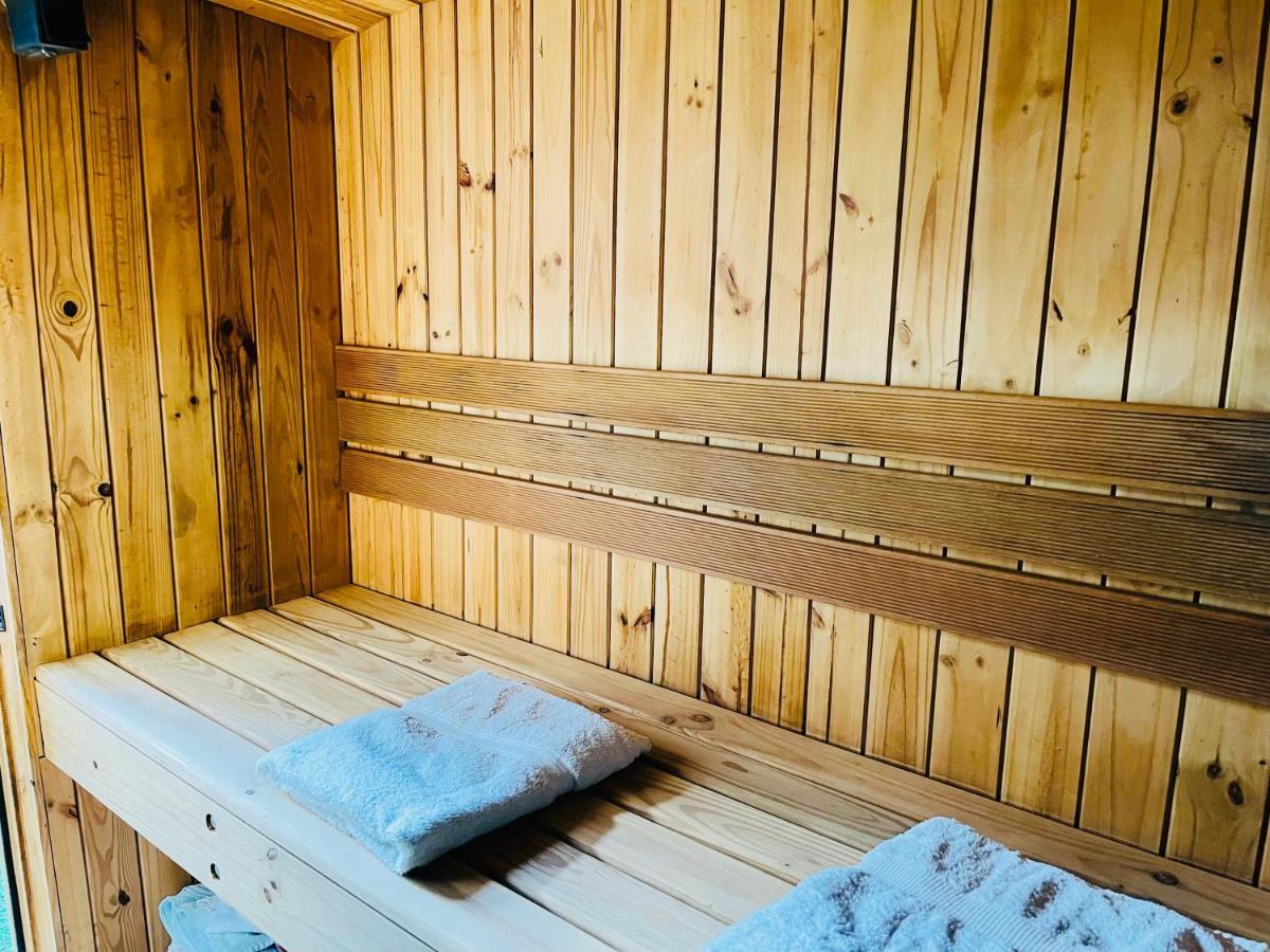 Art-Inspired Bedroom Close To Cbd Mossel Bay Exteriör bild